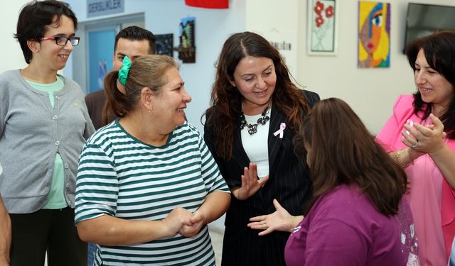 Muradiye Engelsiz Yaşam Merkezi’nde doğum günü sürprizi