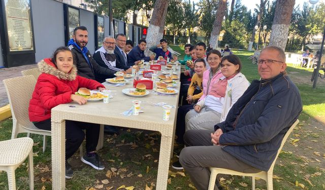 Başkan Ahmet Öküzcüoğlu özel öğrencilerle bir araya geldi