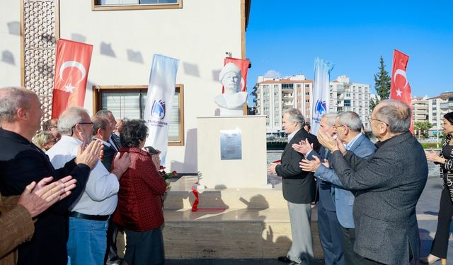 100. Yıl Meydanı’na Yunusemre heykeli dikildi