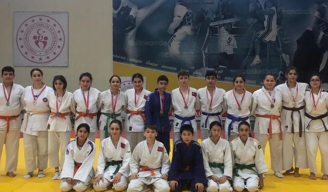 Salihlili judocular madalyaları topladı
