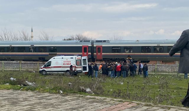Manisa'da tren kazası: 1 kişiye yolcu treni çarptı