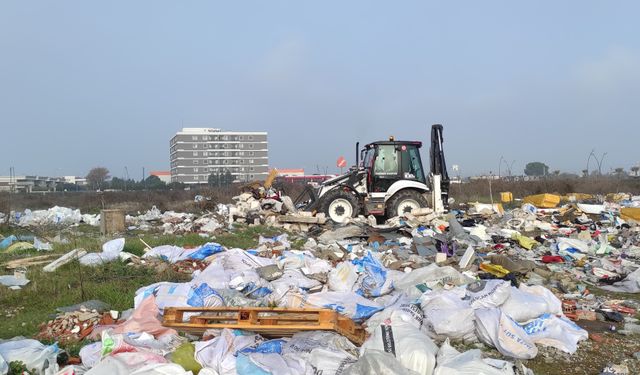 Yunusemre Belediyesi moloz kirliliğine geçit vermiyor