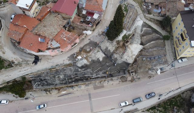 Demirci’de görüntü kirliliği oluşturan alana şelale yapılıyor