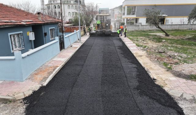 Büyükşehir Turgut Özal Mahallesi’nin yollarını yeniliyor