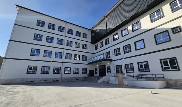Soma'da 670 öğrenci yeni okuluna kavuştu