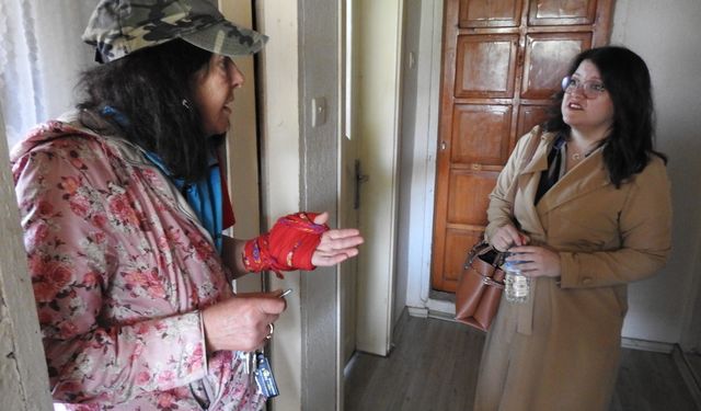 Manisa'da kardeşinin evsiz bıraktığı kadına mahalleli sahip çıktı