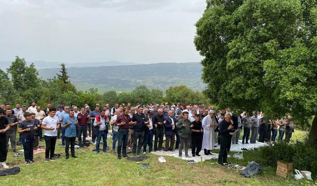 Sarıgöllü çiftçiler bolluk ve bereket için Olcak Dede'de buluştu