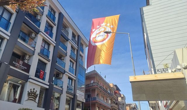 Salihli'de caddeler Galatasaray bayraklarıyla donatıldı