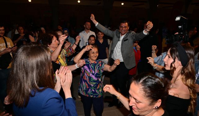 Manisalı kadınlar Anneler Günü’nde Bahar Matinesi ile eğlendi