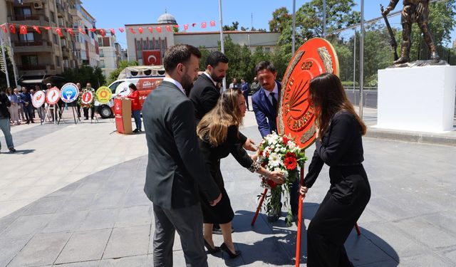 CHP'den Gençlik Bayramı kutlaması