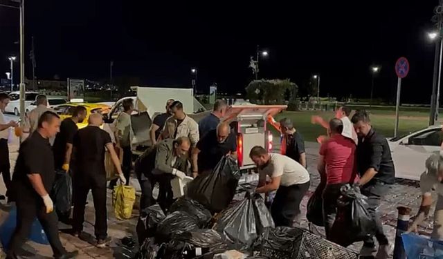 İzmir'de biriken çöpleri Başkan Tugay topladı