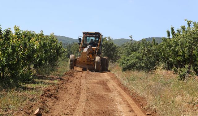 Turgutlu Belediyesi 37 kırsal mahallenin yollarını düzenliyor