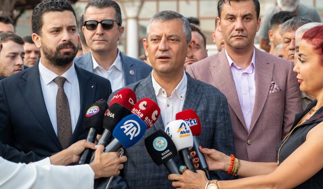 CHP Genel Başkanı Özel bayram namazını Manisa'da kıldı