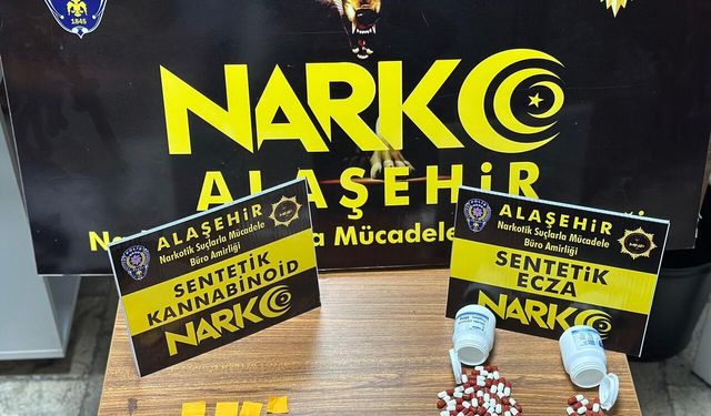 Manisa'da bir torbacı evinde kıskıvrak yakalandı