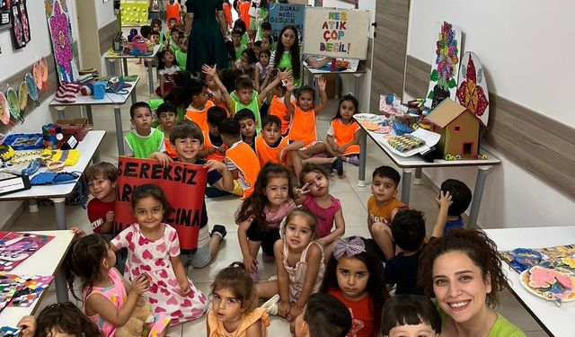 Manisalı miniklerden çevre için oturma eylemi