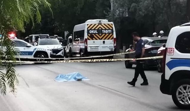 İzmir'de korkunç olay: Yola yatan kadının üzerinden 2 araba geçti