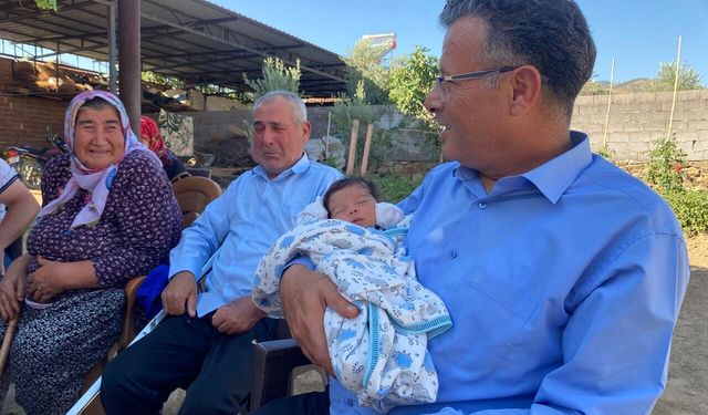 Alaşehirli çift bebeklerine Ferdi Zeyrek'in ismini verdi