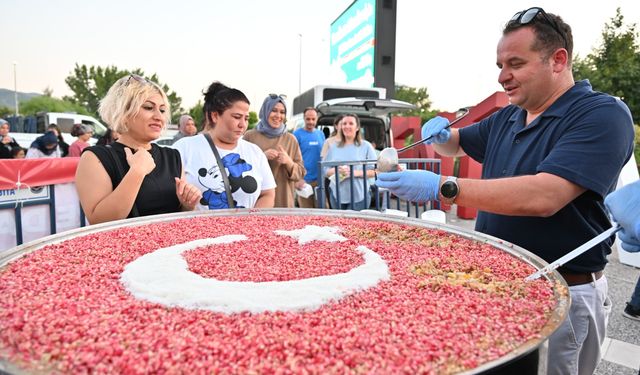 Manisa Büyükşehir Belediyesi'nden aşure hayrı