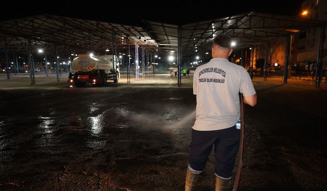 Şehzadeler Belediyesi gece gündüz demeden çalışıyor