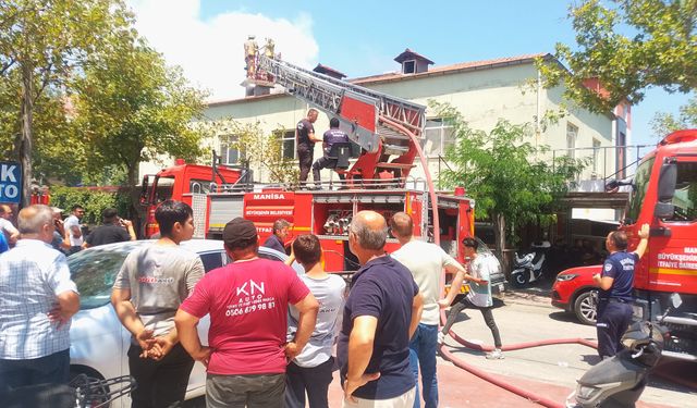 Yunusemre'de bir lokantada yangın