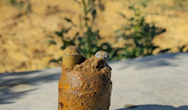 Manisa’da zeytin bahçesinde asırlık top mermisi bulundu