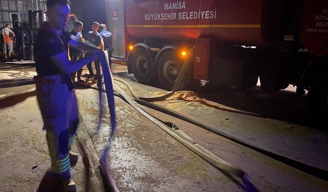 Turgutlu'da kereste işletmesinde yangın