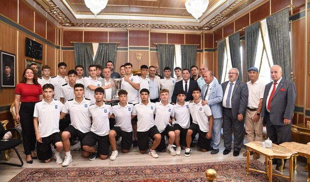 Yunusemre'nin şampiyonluk coşkusu şehir merkezine taşınacak