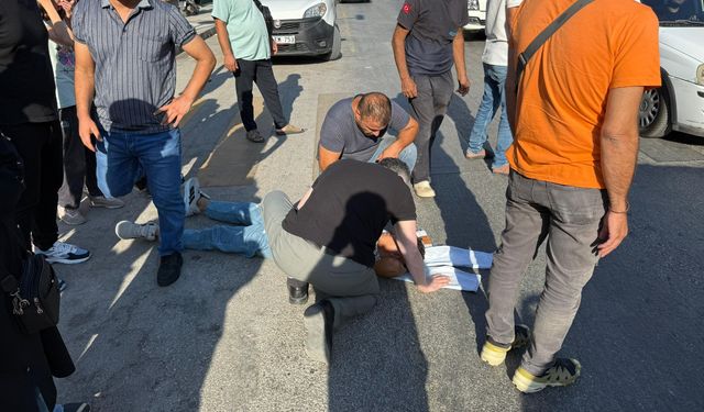 Manisa'da motosikletle otomobil çarpıştı: Motosikletli savruldu