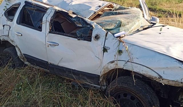 Manisa'da feci kaza: Hurdaya dönen araçtan sağ çıktı