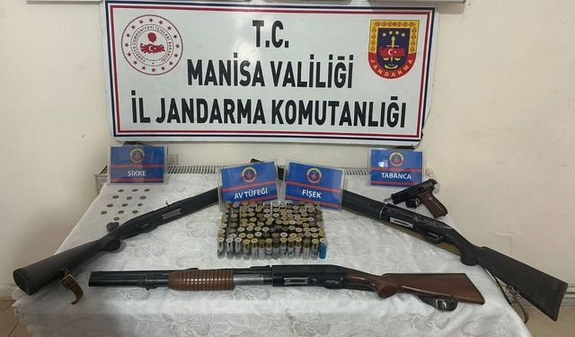 Manisa'da jandarmadan baskın: Çok sayıda sikke ele geçirildi