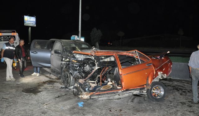 Manisa'da feci kaza: 5 ölü, 6 yaralı!