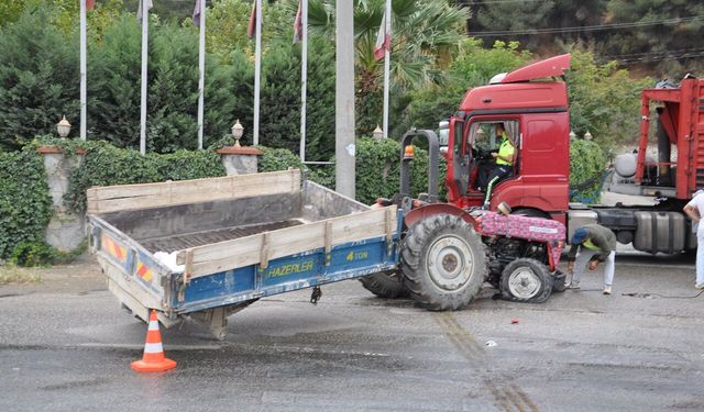 Manisa'da tır ile traktör çarpıştı