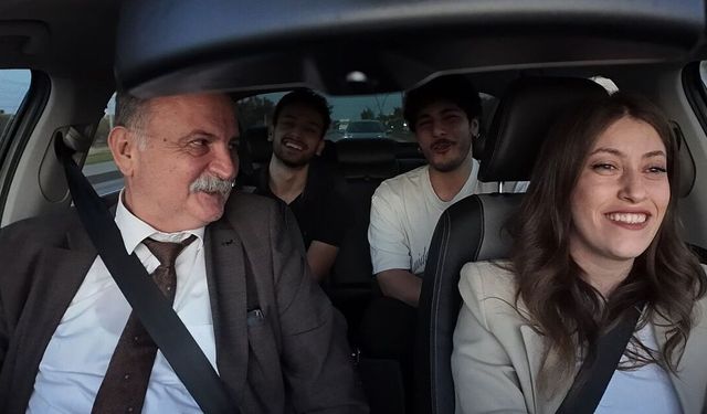 Otostop çeken öğrencilere Semih Başkandan sürpriz