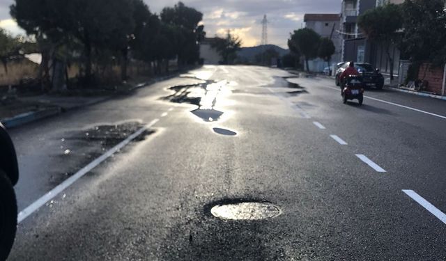 11 gün önce yapılan yol çöktü