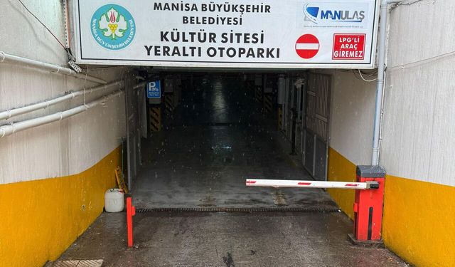 Manisa'da yeraltı otoparkı sular altında