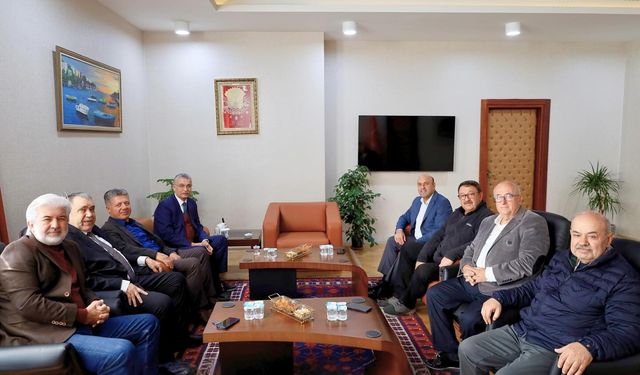 Eski Manisa Valisi Celalettin Güvenç Akhisar'da