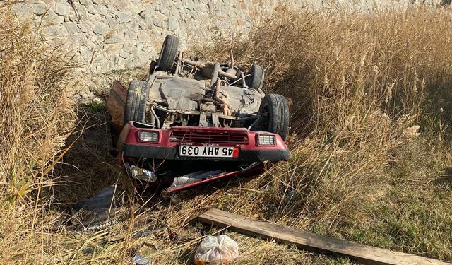 Manisa’da tarlaya uçan otomobilde 1’i bebek 5 kişi yaralandı