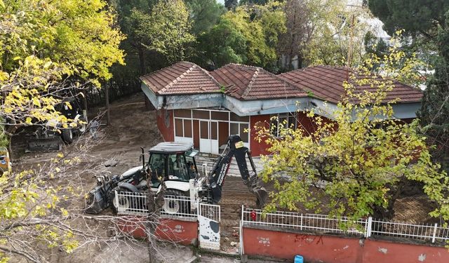 Yunusemre Emekli Kafe'de çalışmalar başladı