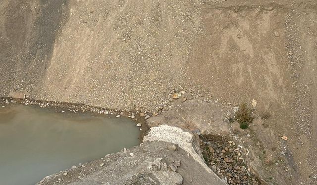 Manisa'da maden işletmesinin atık suları dereye karıştı!