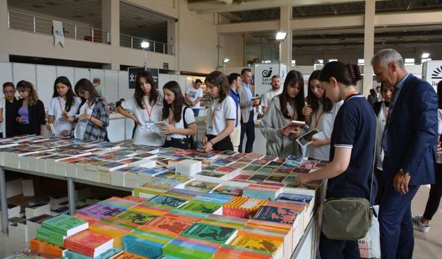 Ünlü yazarlar Manisalılarla buluşuyor