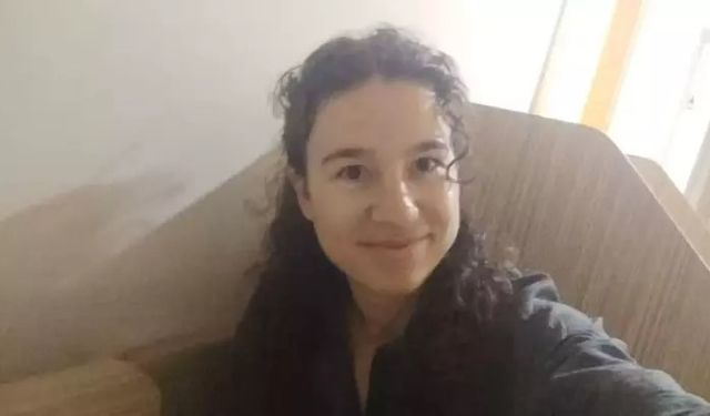 Manisa'da devrilen traktörün altında kalan sürücü hastanede hayatını kaybetti