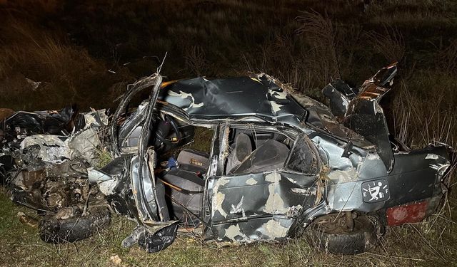 Otomobil şarampole devrildi: 2 ölü, 1 yaralı