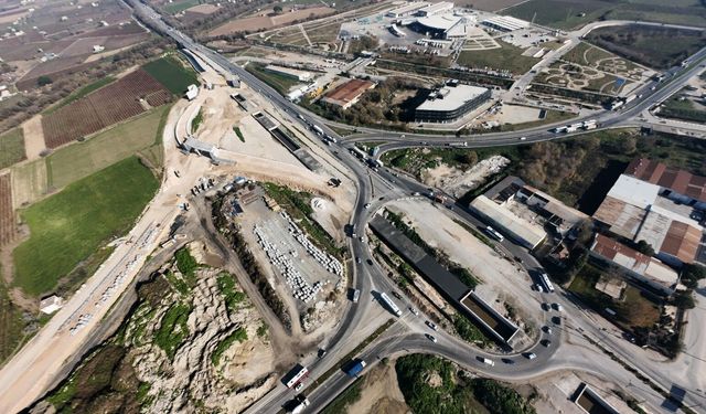 Gediz Köprülü Kavşağı'nda çalışmalar sürüyor