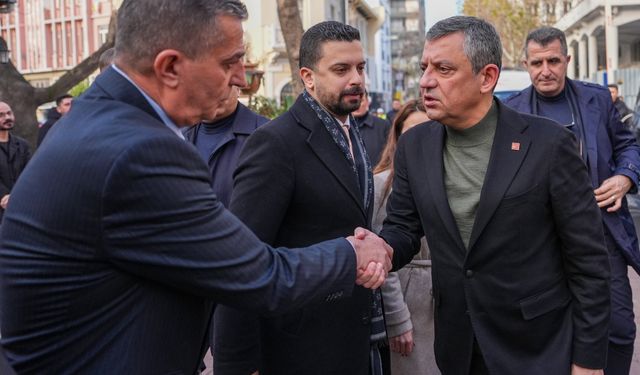 Özgür Özel Şehzadeler Belediyesi'ni ziyaret etti