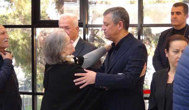 Özgür Özel taziyeleri kabul ediyor