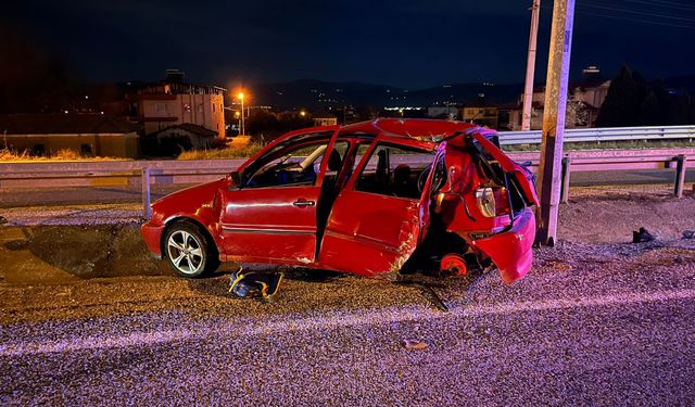 Manisa'da feci kaza: 2 kişi öldü, 1 ağır yaralı!