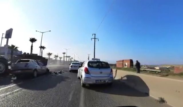 Manisa'da traktörle otomobil çarpıştı