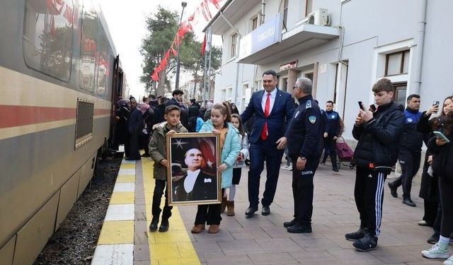 Atatürk'ün Turgutlu'ya gelişinin 103'üncü yılı kutlandı