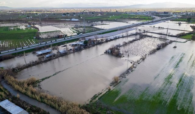 Manisa'da hasar gün ağarınca ortaya çıktı