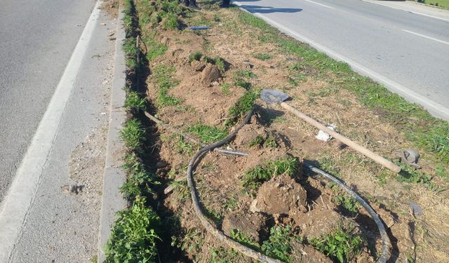 Manisa'da aydınlatma direklerinin kablolarını çalan 2 şüpheli yakalandı